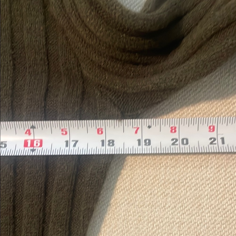 Women’s Ribbed Green Sweater - Picture 7 of 8